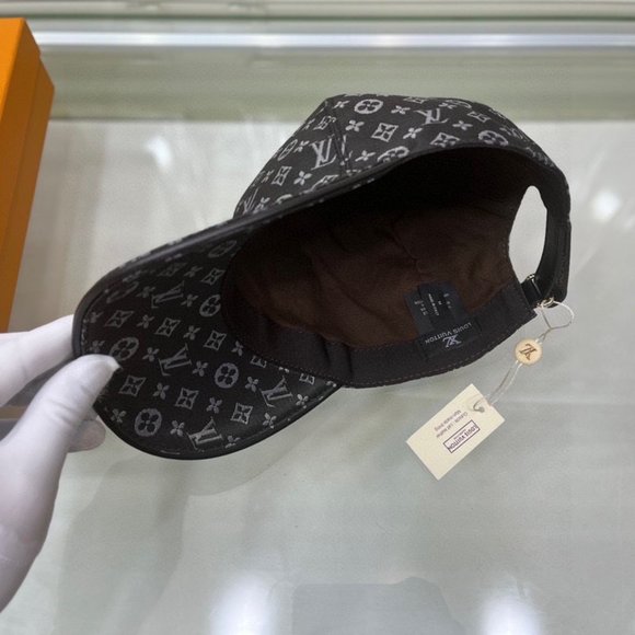 AUTHENTIC Louis Vuitton  Hats